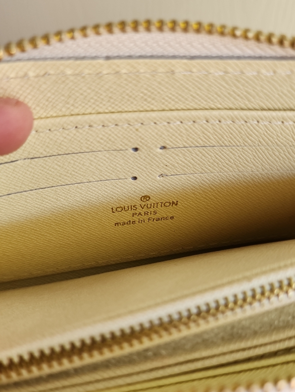 NWOT! "Louis Vuitton" Zippy Wallet ๐ - Picture 12 of 16